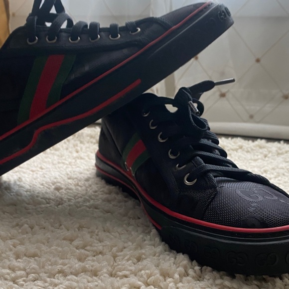 Gucci Black and Green Sneakers with Red Accents - Picture 1 of 6